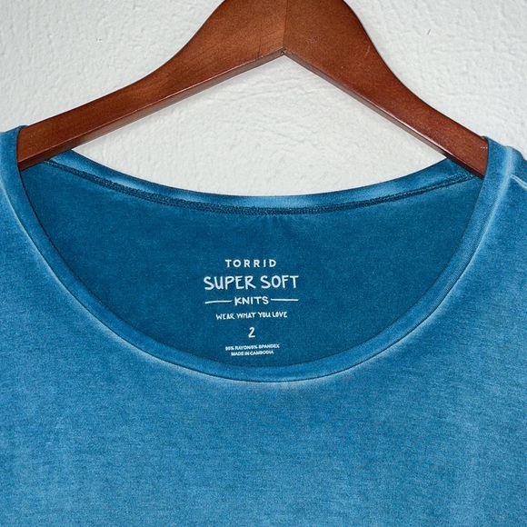 Torrid Super Soft Knit Tee Crew Neck Short Sleeve Blue Ombre Bohemian Casual 2X - Picture 2 of 8